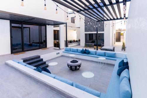 Zona de estar de شالية اكتوبر - October chalet