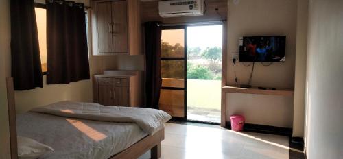 Μια τηλεόραση ή/και κέντρο ψυχαγωγίας στο A R Regency