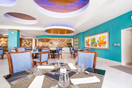 Εστιατόριο ή άλλο μέρος για φαγητό στο Bakour Punta Cana Suites