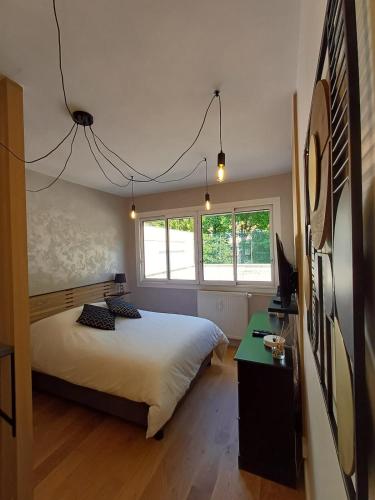 The Brut Case - Avenue de Champagne