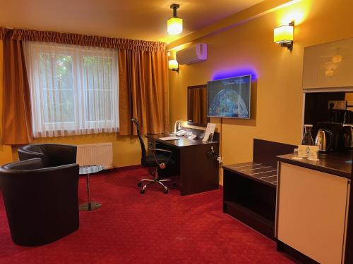 an office with a desk and a computer in a room at Aura - Hotel & Restaurant & Sauna in Zielona Góra