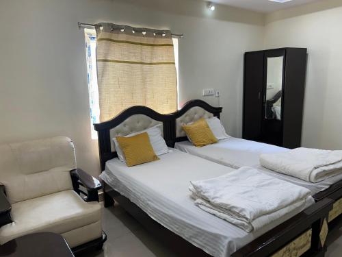 Hotel Dev Krishna 객실 침대