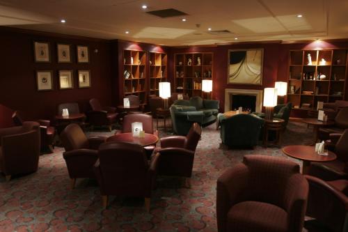 Area lounge atau bar di Apollo Hotel