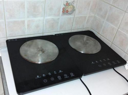 two metal pans sitting on top of a stove at Casetta vacanze a due passi dal mare in Santa Margherita Ligure