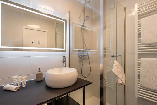 Residence Hauts de Chaviere, Ski In-Out with WiFi in Val Thorens, "V3" by Versant Collection