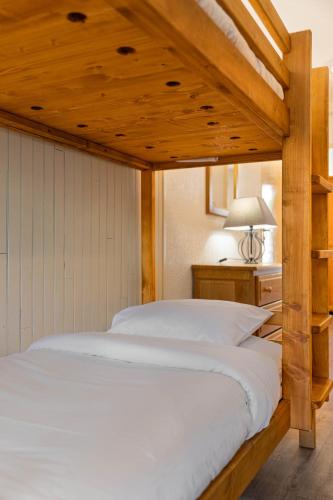 Residence Hauts de Chaviere, Ski In-Out with WiFi in Val Thorens, "V3" by Versant Collection