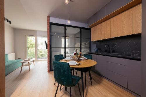 Spychalskiego Apartment - Parking, Balcony - by Rentujemy