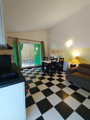 Posezení v ubytování Appart t2 - jusqu'à 4 couchages - avec jardin