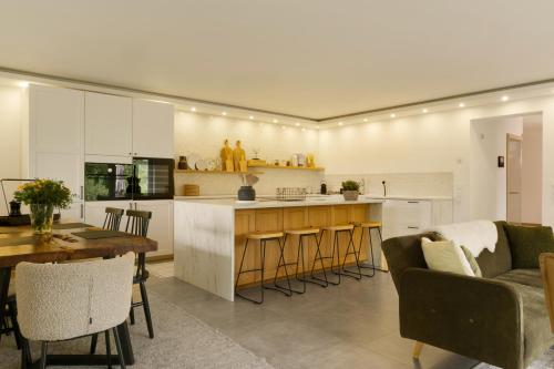 Η κουζίνα ή μικρή κουζίνα στο The Forest Retreat- Luxuriöse Ferienwohnung mit privater Sauna