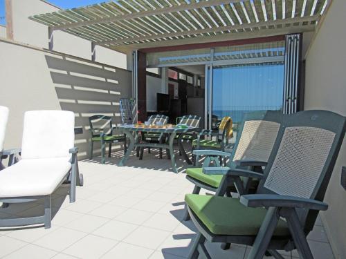 Casa Medano 40 by rentmedano, 2 bedroomed beach front apartment with parking