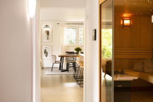 a living room and dining room with a dining table at The Forest Retreat- Luxuriöse Ferienwohnung mit privater Sauna in Wermelskirchen