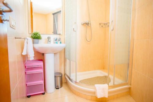 Apartamento con piscina a pasos del mar
