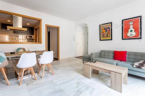 Super Flat 3 rooms 1 toilet Center wifi AC