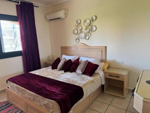 Ένα ή περισσότερα κρεβάτια σε δωμάτιο στο La Hacienda Ras sedr