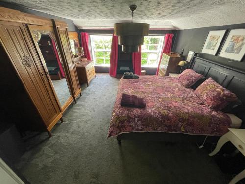 Gallery image of Family-Friendly Woodland Getaway - Cosy Gatherings in Kilwinning