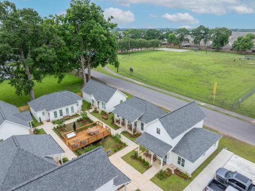 an aerial view of a row of houses at Fairway Cottage 2BR Retreat Near Sportsplex in Youngsville