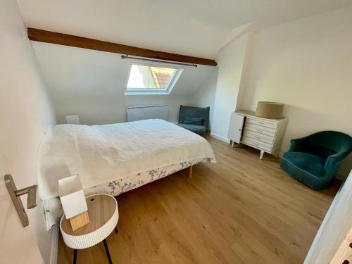 Ένα ή περισσότερα κρεβάτια σε δωμάτιο στο Maison 10 min a pied de la mer