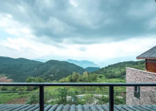 Vue générale sur la montagne ou vue sur la montagne depuis l'hôtel
