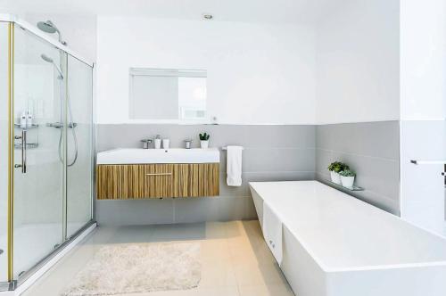 Vannituba majutusasutuses JAMES SIB33 - contemporary design villa with pool Cap Martinet Ibiza