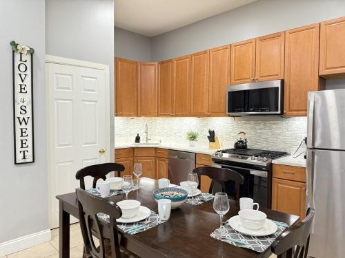 Gallery image of Huge apartment near NYC, Parking in North Bergen
