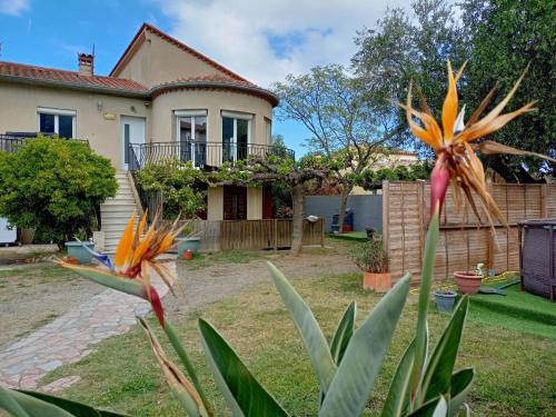 Zahrada ubytování Appartement, jardin, piscine, à 15 minutes mer et Espagne