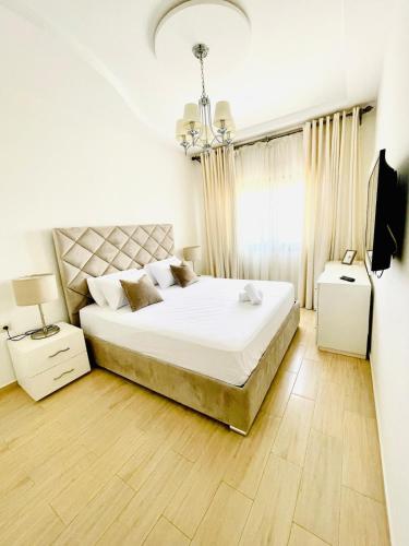 Una cama o camas en una habitación de Charmant et spacieux Appart au coeur de Tanger- Family Only