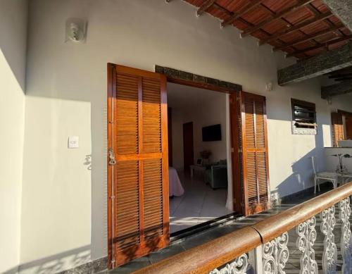 a room with wooden doors and a balcony at Casa Klippel in Petrópolis