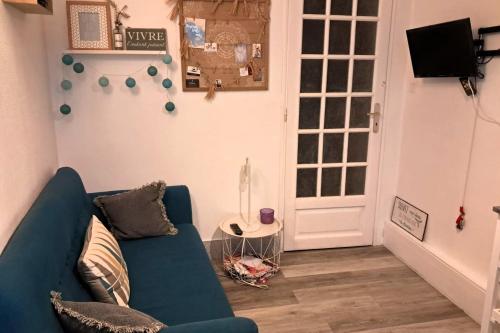 TV a/nebo společenská místnost v ubytování Studio "Je me pose" - centre ville historique