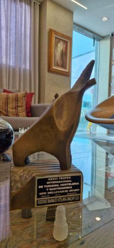 a statue of a bird on a glass table at Camaçari Plaza Hotel in Camaçari