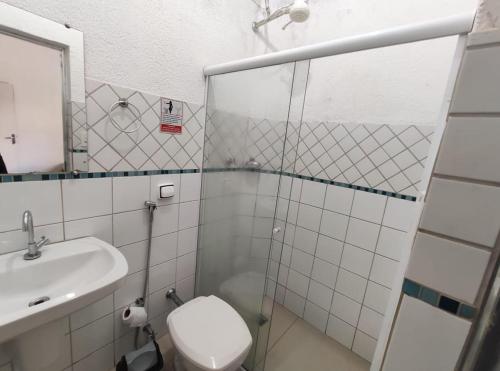 a bathroom with a toilet and a sink at Hotel São João in Piracicaba
