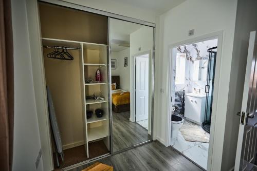 Bilik mandi di Ampee Guest Suite-Free Parking