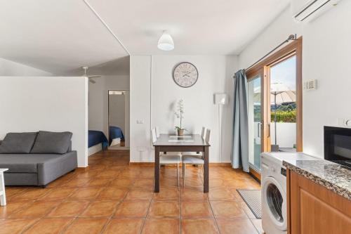 Charming studio apt with big Terrace