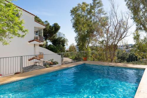 Charming studio apt with big Terrace