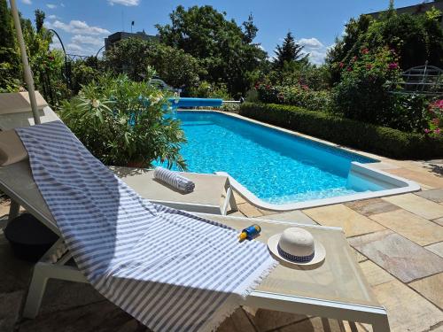 Swimmingpoolen hos eller tæt på Grand Terrace Apartment with AC & heating