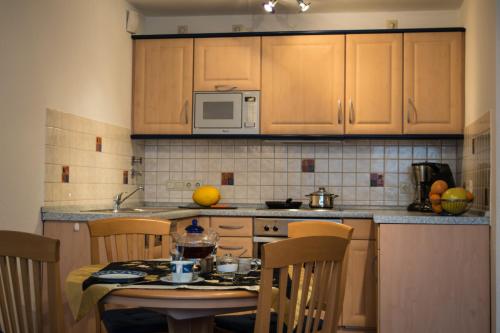 Kuchyň nebo kuchyňský kout v ubytování Ferienwohnung Bäumer Borkum - Nichtraucher & allergikerfreundlich