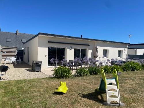 a house with a yard with chairs and a ladder at La maison Ti Billou in Santec