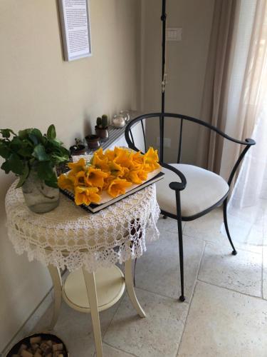a table with a tray with orange flowers on it at Agriturismo Tenuta il Molino in Gabbro