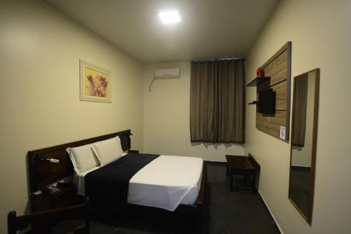 Una cama o camas en una habitación de Hotel Monte Pascoal