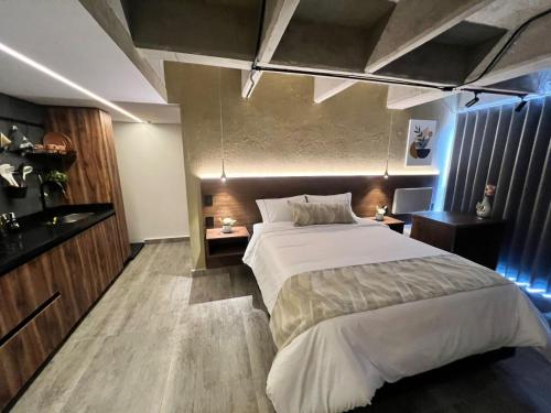 a bedroom with a large bed and a desk at Mali Experience in Rionegro