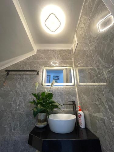 a bathroom with a bowl sink and a window at Happy House in Cat Ba