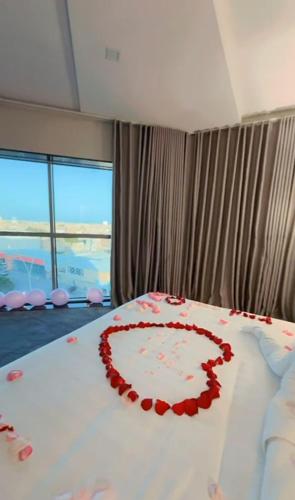 a bedroom with a bed with roses on it at Golden Season Hotel - Al-Rass - فندق جولدن سيزون - الرس in Al Rass