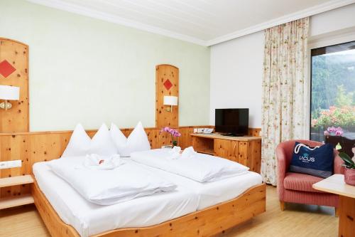 LACUS Hotel am Seeにあるベッド