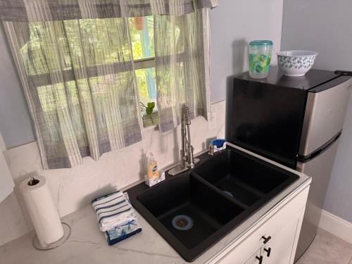A kitchen or kitchenette at Cocoa, Beach house
