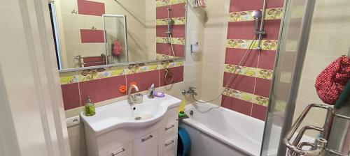 Koupelna v ubytování Сдам номер в элитном районе Совиньон