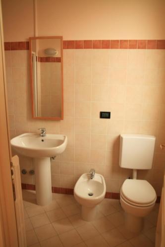 a bathroom with a toilet and a sink at Locanda Del Centro in Cambiano