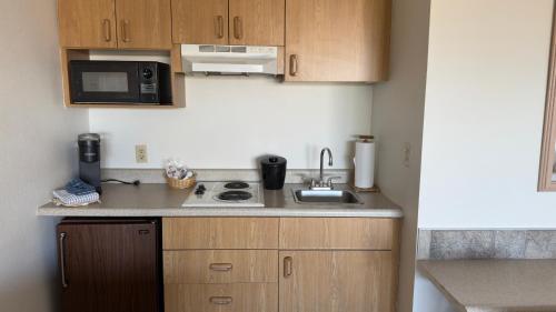 a small kitchen with a sink and a microwave at Seahorse Oceanfront Lodge in Lincoln City