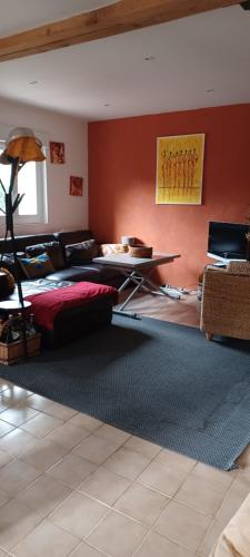 Posezení v ubytování maison au calme avec piscine