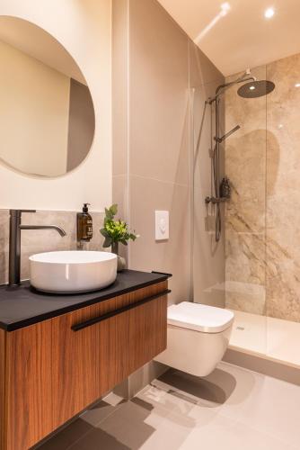 Ένα μπάνιο στο Hausman Suites - Appart Hotel