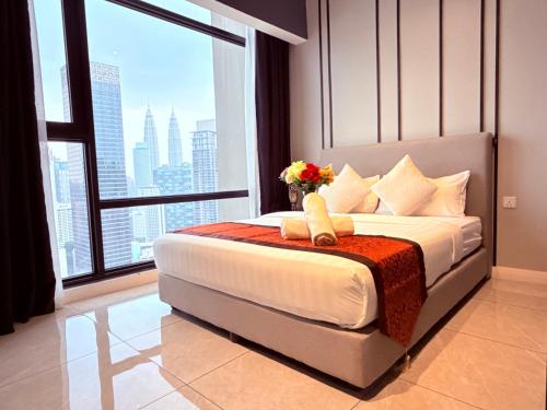 a bedroom with a bed with a large window at Luxury Axon Residence Bukit Bintang KLCC PAVILION By IZ in Kuala Lumpur
