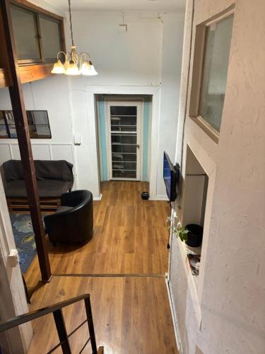 an empty living room with a couch and a television at BbCasita Yellow in Valparaíso
